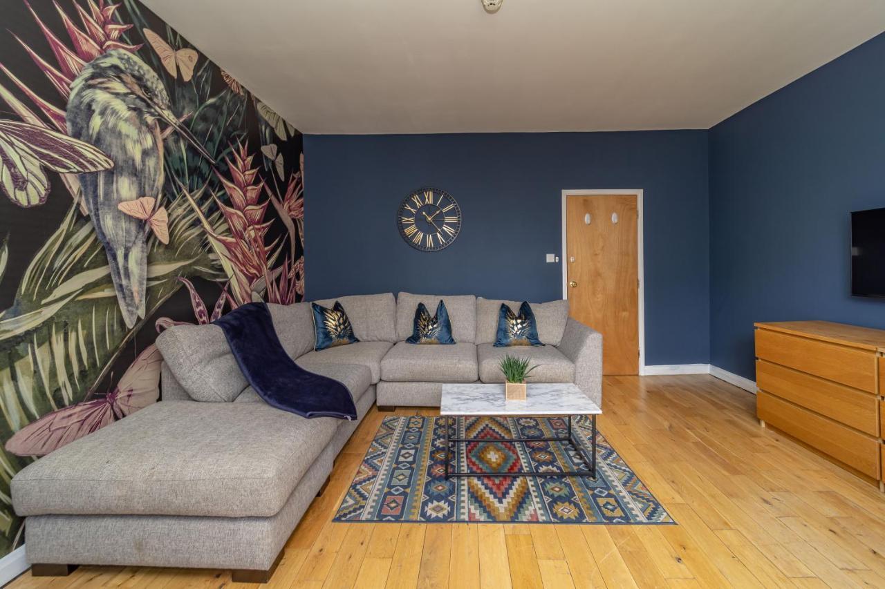 Flash Sale Train Station 3 Bedrooms Flat Bn12ter02 *
